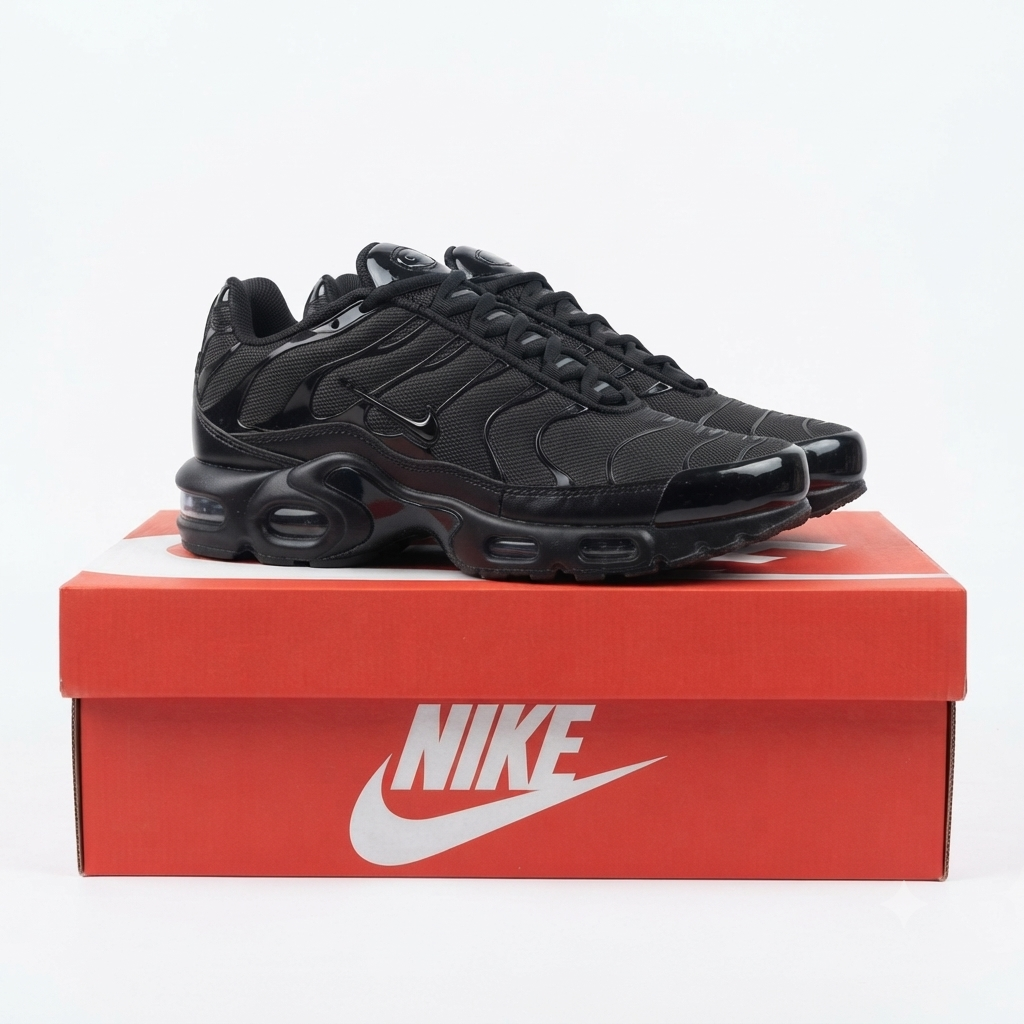 NIKE AIR MAX PLUS BLACK